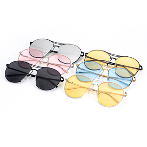 Gafas de fiesta de acero inoxidable de metal de gran tamaño, estilo de mujer, lentes de sol de forma semicircular a la moda con precio de descuento - Product Image 3