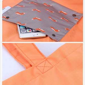 Bolsa de Compras Plegable Impermeable de Poliéster con Estampado de Dibujos Animados para Mujer, con Cierre de Cremallera y Bolsillo Interior - Product Image 5