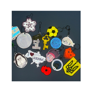 قلادة منعكسات EN17353 CE Hi Vis متوهجة في الظلام حلقة مفاتيح مخصصة لتزيين الحقيبة المدرسية - Product Image 2