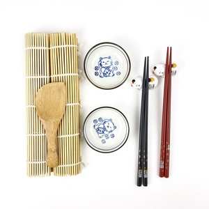Set di Stoviglie Giapponesi Ecologiche Fortune Cat per <span class=keywords><strong>Sushi</strong></span>: Bacchette in Legno, Poggiabacchette/Piatto in Ceramica, Tappetino in Bambù per <span class=keywords><strong>Sushi</strong></span>, Piatto per Riso - Product Image 3