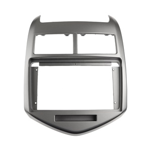 Cadre de façade d'autoradio pour CHEVROLET AVEO Sonic 2011-2014 HOLDEN Barina (TM) Stereo <span class=keywords><strong>DVD</strong></span> Player Install Surround Trim Panel - Product Image 1
