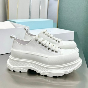 Nuevo estilo de diseñador, zapatos de cuero casuales para mujer con plataforma plana y suela que aumenta la altura. Zapatos de plataforma modernos y cómodos. - Product Image 6