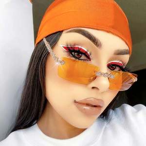 Lunettes de soleil rétro de luxe steampunk pour femmes, monture sans bords, carrées, avec strass, très tendance - Product Image 2