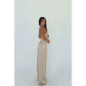 Traje de Pantalón Satinado Beige para Mujer de Oficina, Estilo Casual de Verano con Decoración de Botones y Pliegues - Product Image 1