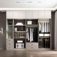 Armoire de dressing moderne personnalisable en chêne massif et MDF, design italien à charnières, pour la maison
