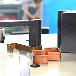 Machine de traitement de barres de cuivre et d'aluminium par cisaillement, poinçonnage et pliage, machine de traitement de barres de cuivre et de barres omnibus à commande numérique - Product Image 3