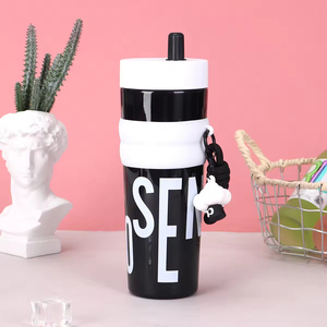 Borraccia Portatile in Plastica Gao Mei - Nuovo Modello All'ingrosso - Borracce Tropicale <span class=keywords><strong>con</strong></span> Corda in Paglia per Uomo e Donna per Esterni - Product Image 6