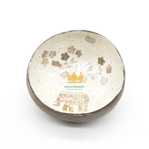 Ventes en gros de bols en noix de coco artisanaux avec des sculptures complexes, des designs uniques, durables, écologiques, bon prix - Product Image 2