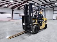 Chariot élévateur à conteneurs lourd de 3 tonnes 2017 CATERPILLAR GP25N Chariots élévateurs à combustion interne au GPL puissants