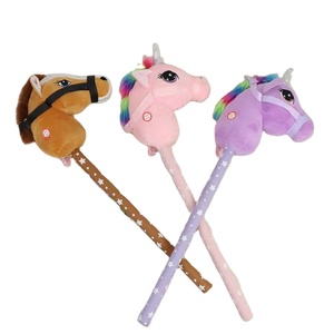 <span class=keywords><strong>Palo</strong></span> <span class=keywords><strong>de</strong></span> <span class=keywords><strong>caballo</strong></span> con sonido <span class=keywords><strong>de</strong></span> <span class=keywords><strong>caballo</strong></span> y sonido galloping, juguetes <span class=keywords><strong>de</strong></span> peluche - Product Image 1