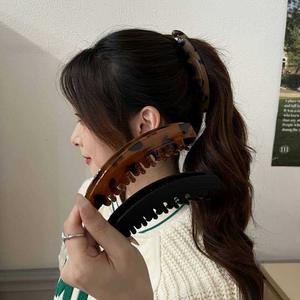 Venta al por mayor de fábrica, pinzas para el cabello de plátano de estilo coreano de 15cm, horquilla de plástico con hebilla de cola de caballo de temperamento Simple - Product Image 1