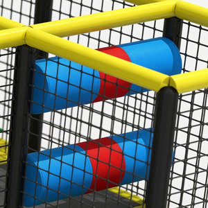 Aire de jeux intérieure en plastique avec structure jaune et panneaux géométriques colorés pour enfants - Product Image 3