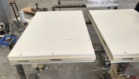 Fabrication sur mesure de plaques en fibre de verre FRP pour panneaux muraux de chambre froide