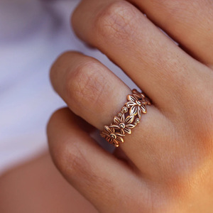 Anello Girasole Margherita Stile Foresta, Fascia Floreale alla Moda, Elegante Accessorio Ispirato alla Natura per Feste e Outfit Quotidiani - Product Image 4