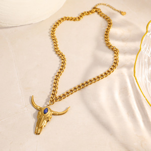 Collar con Colgante de Cabeza de Toro en Capas, Chapado en Oro de 18k, Colgante de Cuerno de Resina, Joyería de Moda Unisex - Product Image 2