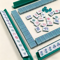 Tuiles de Mahjong américaines personnalisées en acrylique, modernes et luxueuses, à trois couches, avec motifs floraux et papillons naturels, et dos bleu transparent
