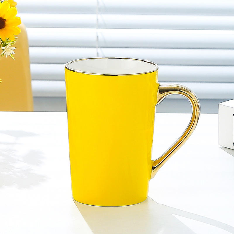 สีเหลืองสดใส