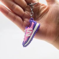 Porte-clés de chaussures de sport en PVC stéréo pour garçons, pendentif de sac, cadeau événementiel