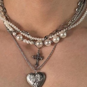 Gotico in metallo con ciondolo a forma di cuore rosa collana con catena a catena a catena di serpente Punk imitazione perla girocollo a più strati da donna - Product Image 4