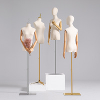 Présentoir de Vitrine pour Vêtements, Chaussures, Sacs et Sous-vêtements – Table de Présentation Fluide pour Magasin de Vêtements Féminins