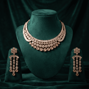 Ensemble collier ras-de-cou élégant et tendance en laiton plaqué or avec moissanite et boucles d'oreilles pendantes assorties pour mariée et mariage - Product Image 2