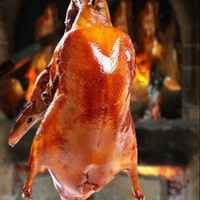 Délicieux canard rôti de Pékin peau croustillante et savoureuse cuisine traditionnelle chinoise miel glacé et prêt à manger