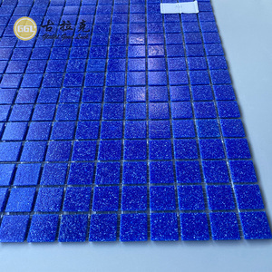 Carreaux de mosaïque en verre bleu moderne 300x300mm, surface réfléchissante pour zones <span class=keywords><strong>humides</strong></span> et murs décoratifs - Product Image 3