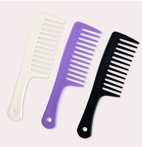 Peine <span class=keywords><strong>de</strong></span> dientes anchos y peine desenredante <span class=keywords><strong>de</strong></span> <span class=keywords><strong>pelo</strong></span> grande <span class=keywords><strong>cepillo</strong></span> <span class=keywords><strong>de</strong></span> <span class=keywords><strong>pelo</strong></span> duradero para el <span class=keywords><strong>mejor</strong></span> estilo logotipo personalizado al por mayor - Product Image 1