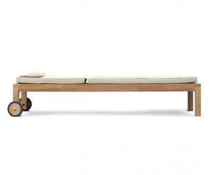 Tumbona Reclinable Minimalista de Teca - Muebles Modernos para Exteriores con Diseño Ecológico y Resistente a los Rayos UV para Piscinas, Parques y Resorts - Product Image 2