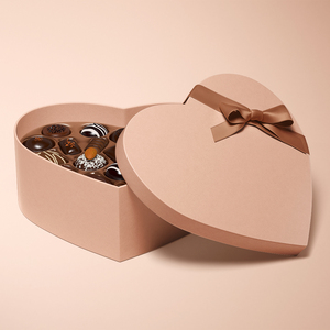 Fabricación personalizada reutilizable Logotipo personalizado Accesorios Caja de regalo grande Tapa personalizada y caja base para dulces de chocolate Postres Pasteles - Product Image 1