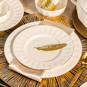 Juego de <span class=keywords><strong>vajilla</strong></span> de estilo europeo de gama alta Jingdezhen, platos de arroz de cerámica blanca pura desechables, borde dorado en relieve, Hogar Moderno - Product Image 3