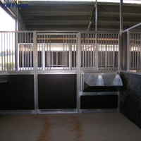 Panneaux d'écurie robustes pour chevaux, box à chevaux en acier avec toit, abri équestre portable d'extérieur