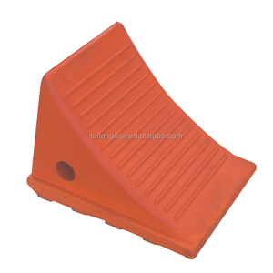 Calzo de Seguridad Triangular Antideslizante de Poliuretano Amarillo Naranja de Alta Resistencia de 30 Toneladas para Camiones, Remolques y Estacionamientos - Product Image 3
