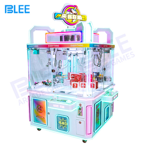 Regalos de juego de Parque de Atracciones 4 jugadores que funcionan con monedas Candy Grabber Claw Crane con luces Led a la venta - Product Image 2