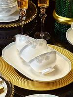 Service de table en porcelaine fine bleu clair à motifs floraux – Bols, assiettes et soupière de luxe – Vaisselle élégante compatible micro-ondes pour toute la famille