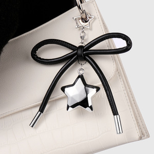 Porte-clés populaire de style rétro sombre en cuir noir avec nœud, cœur et étoile pour couples, personnalisé, Y2K, mousqueton en métal et plastique - Product Image 3