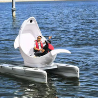 Vélo aquatique au design requin, pédalo flottant, croiseur aquatique, bateau de divertissement lacustre, embarcation aquatique récréative familiale