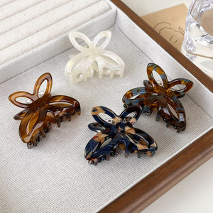 กิ๊บติดผมรูปผีเสื้ออะซิเตท<span class=keywords><strong>สี</strong></span>สันสดใสสไตล์โรแมนติกขนาดเล็ก สำหรับเด็ก ดีไซน์สวยงามแบบโปร่ง ทำด้วยมือ ขนาด 8 ซม. ทันสมัย - Product Image 5