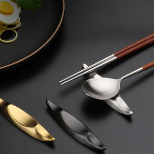 Support de Repose-Baguettes en Métal Doré, Argenté ou Cuivre en Forme de Poisson pour Hôtels et Usage Domestique – Vente en Gros - Product Image 4