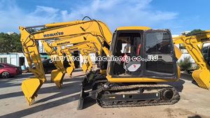 Mini excavatrice Komatsu PC40 de 4 tonnes et 3 tonnes de capacité cabine ouverte utilisée avec composant moteur central - Product Image 4