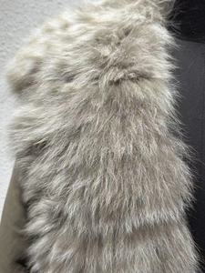 Parka da Donna di Lusso con Collo in Vera Pelliccia di Volpe - Imbottito in Cotone Spesso con Raffinata Lavorazione a Strisce e Bordo in Pelliccia Oversize - Product Image 6