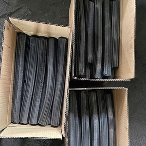 Carbón de briquetas de aserrín de madera dura de buena calidad, alto en carbono, bajo en cenizas, residuos blancos, combustible para barbacoa sin humo con 6 horas de duración, de Vietnam - Product Image 3