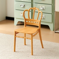 Chaise empilable en résine plastique durable à bas prix pour hôtel, chaise de fête rose Chiavari pour enfants