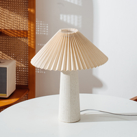 Lampe de table moderne en céramique avec abat-jour en tissu plissé, lampe de chevet minimaliste pour la maison, l'hôtel, le bureau et la décoration
