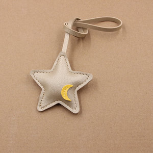 พวงกุญแจ <span class=keywords><strong>Goodnight</strong></span> Stars <span class=keywords><strong>Moon</strong></span> Light รูปพระจันทร์และดวงดาว 3 มิติ  จี้ห้อยกระเป๋าการ์ตูน หนัง PU  เครื่องประดับแฟชั่นสุดสร้างสรรค์สำหรับผู้หญิง - Product Image 6