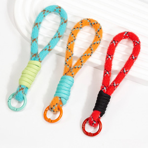Vente en gros de dragonne en peluche tressée colorée <span class=keywords><strong>cordon</strong></span> pour téléphone <span class=keywords><strong>portable</strong></span> lanière anti-perte corde porte-clés - Product Image 2