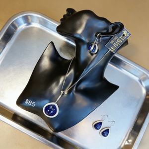 Collier pendentif en argent plaqué avec quartz bleu profond naturel - Fait à la main en Éthiopie, pierre précieuse Sebhan, Empire unisexe - Product Image 1