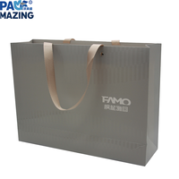 Créez un emballage pliable innovant et luxueux en papier cosmétique avec finition UV pour vêtements, huiles essentielles, parfums et cadeaux