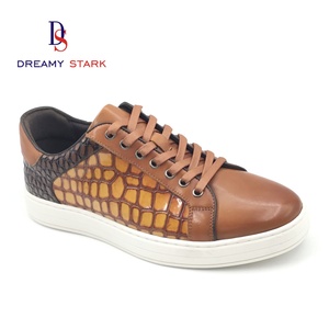 Chaussures en cuir véritable personnalisées avec design texturé, logo personnalisable, confortables, souples, sportives, élégantes, chaussures d'automne - Product Image 1