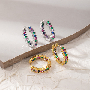 Boucles d'oreilles créoles en alliage de zinc avec micro-incrustation de zircon rond, bijoux de mode pour femmes EKA-180 Or - Product Image 3